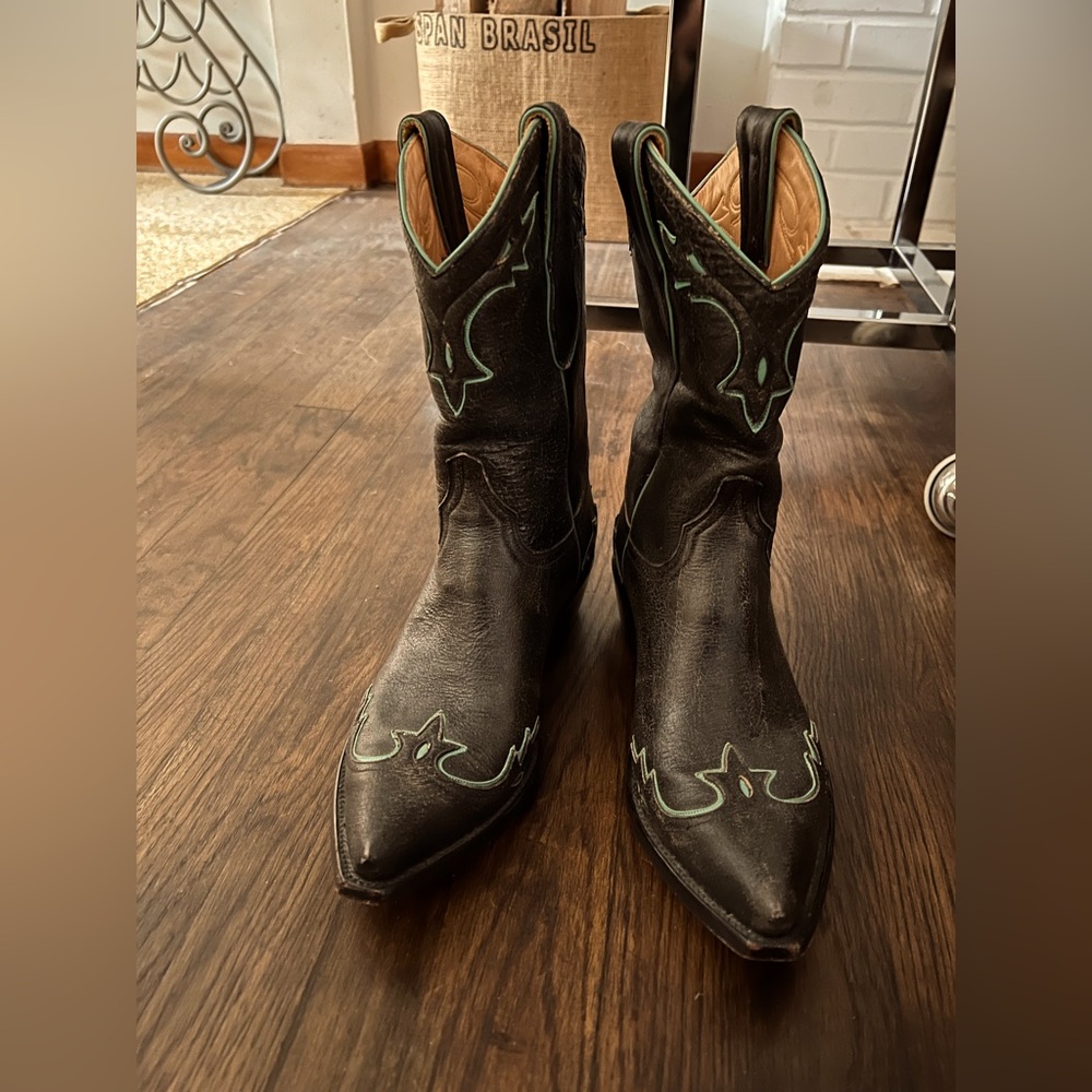 Old Gringo Distressed Black Leather Short Cowboy Boots 8 B